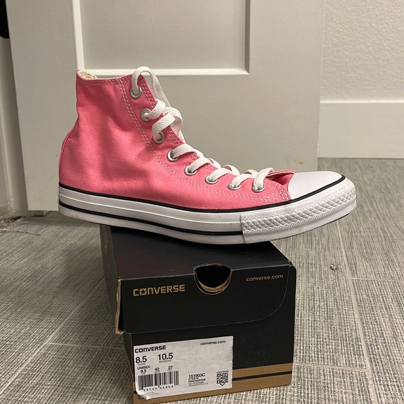 lightly worn womens 10.5 pink high top converse - Picture 1 of 3